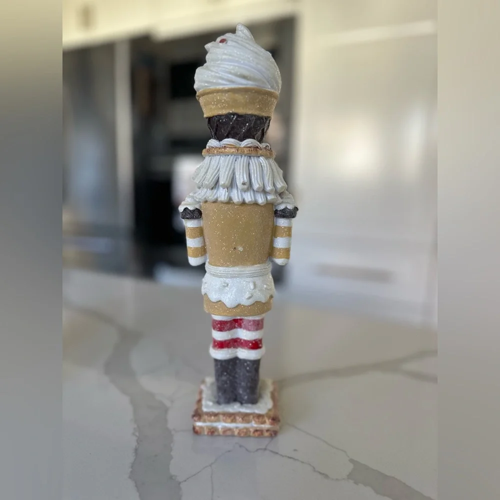 Nutcracker Cupcake Poly